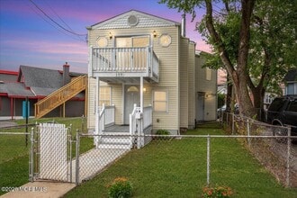 Building Photo - 109 Poole Ave