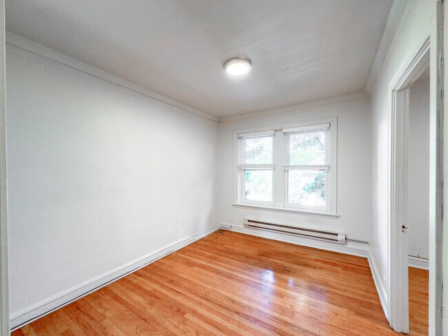 Building Photo - 4222 N Clark St
