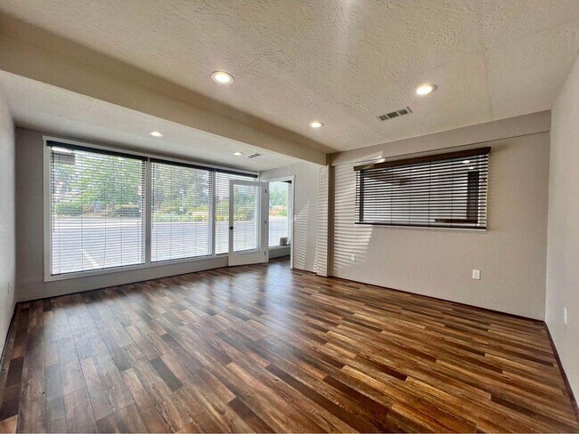 Foto del edificio - 1480 Rogue River Hwy