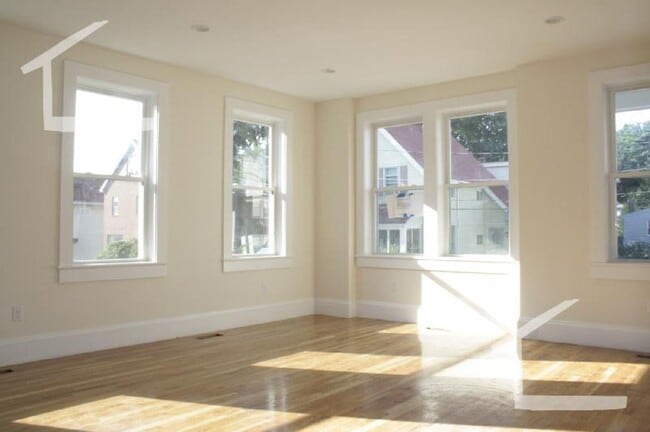 Building Photo - 4-6 Larose Place #2B Boston MA 02135