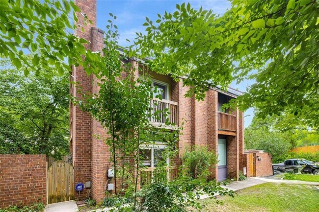 Foto del edificio - 654 Cleburne Terrace NE