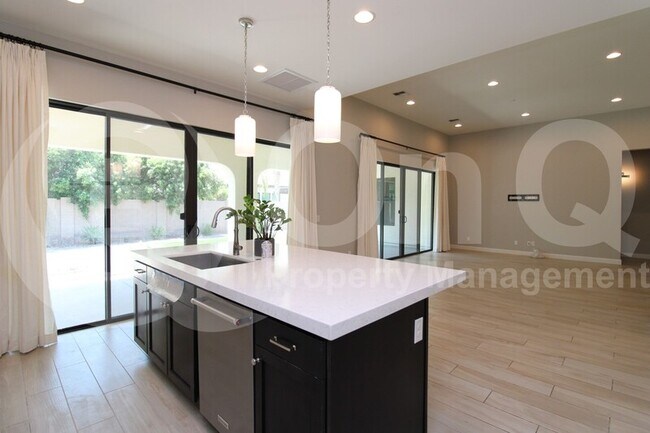 Building Photo - 3847 E Mead Dr