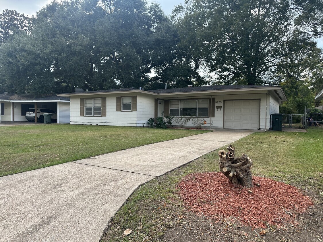 Foto principal - 5625 Shivers Dr