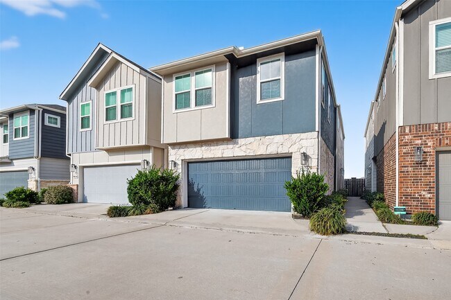 Foto del edificio - 9816 Magnolia Village Ln