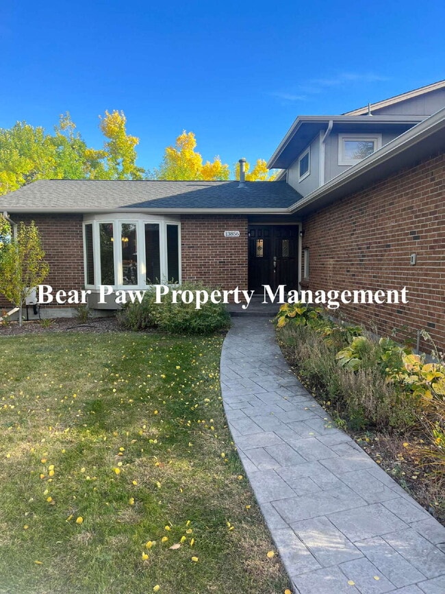 Foto del edificio - Lovely 4 Bedroom Home Golden!!