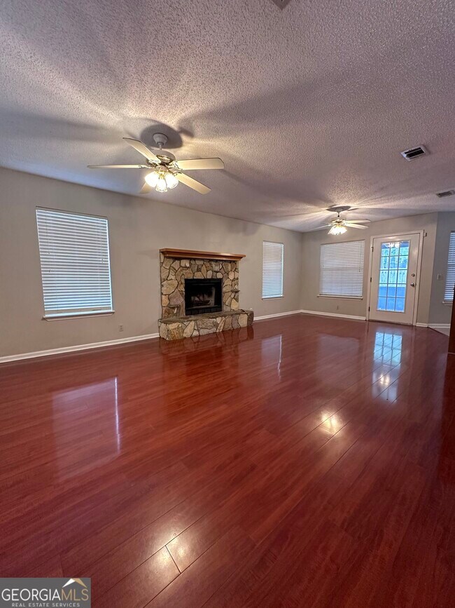 Building Photo - 408 McIntosh Dr
