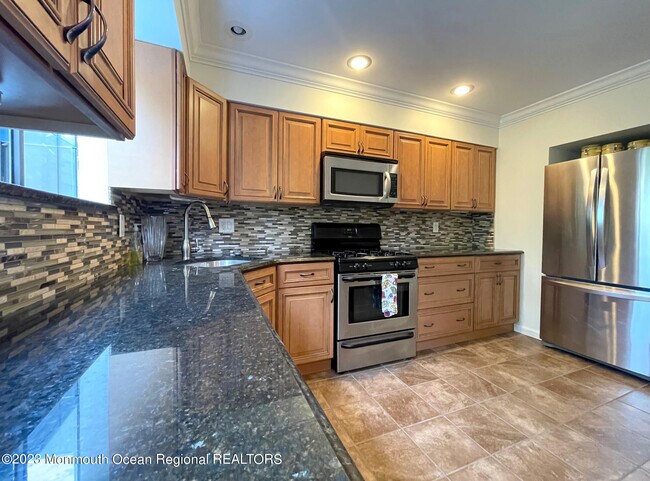 Building Photo - 208 Marina Dr