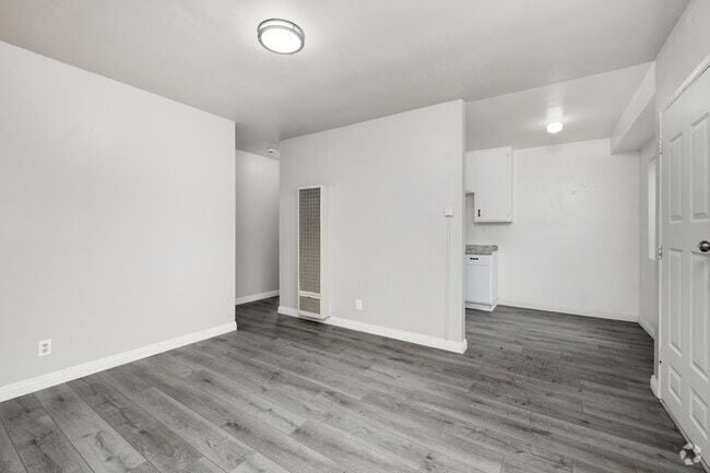 1 dormitorio, 1 baño - 600 pies cuadrados - Sala de estar - 549 S Mathews St