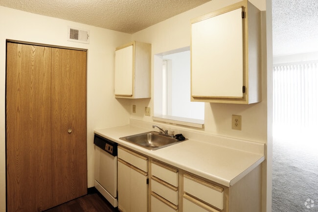 Kitchen - Breckenridge Apartments