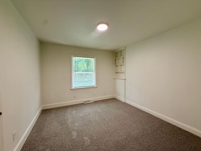 Foto del edificio - 3715 Fieldcrest Rd
