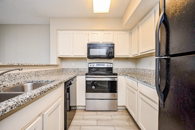 Building Photo - 2300 Old Spanish Trl