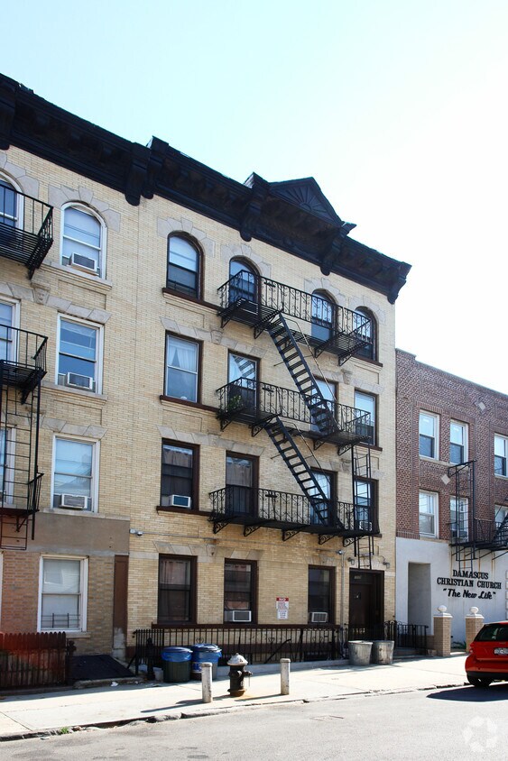 Building Photo - 209 21st St