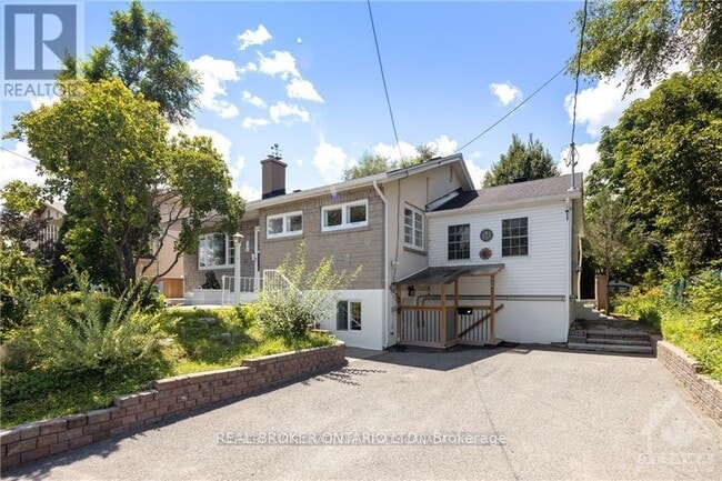 Building Photo - 924 Watson St