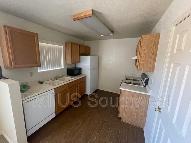 Building Photo - 825 Gemstone Ave