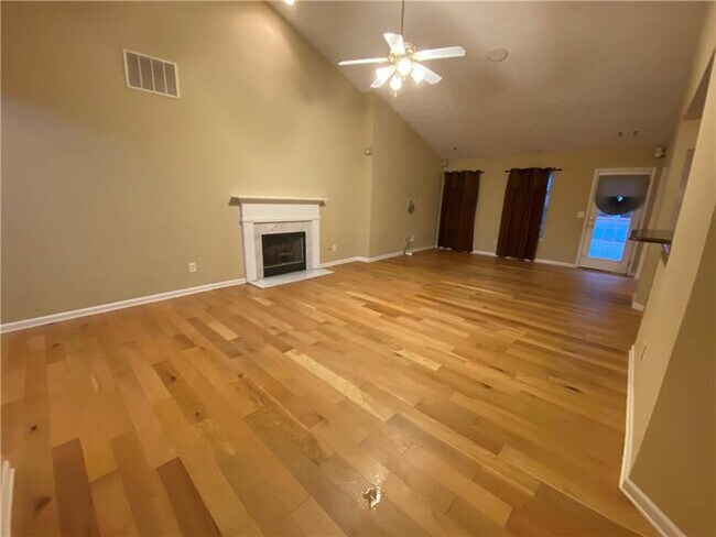 Foto del edificio - 715 Shannon Rd SE