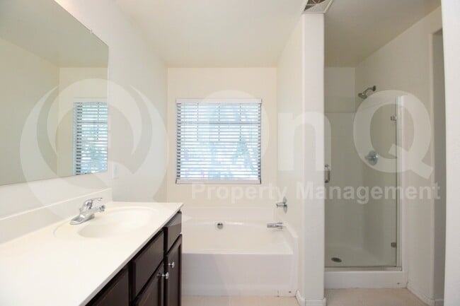 Building Photo - 3834 E Santa Fe Ln