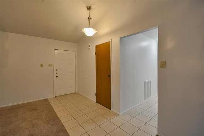 Foto del edificio - 3210 River Valley Dr