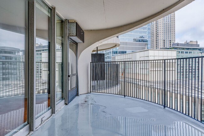 Foto del edificio - 300 N State St