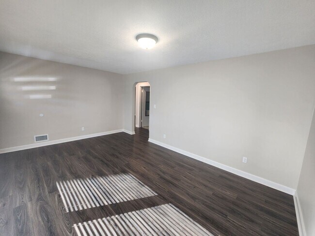 Foto del edificio - Updated 3 bedroom 1 bath in Shively! Excel...
