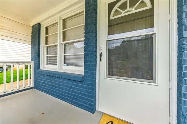 Building Photo - 1582 Lincoln Ave SE