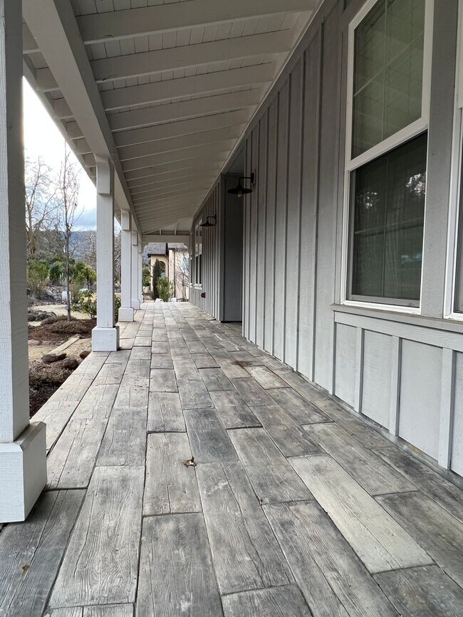 Foto del edificio - Beautiful, Custom home in the heart of Jacksonville | Available Now