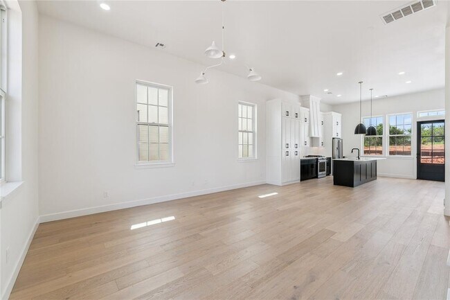 Building Photo - 18814 Selah Wy