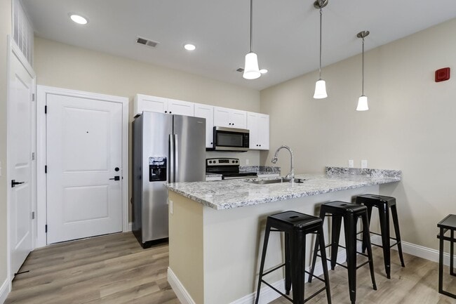 Interior Photo - 305 W Clark St