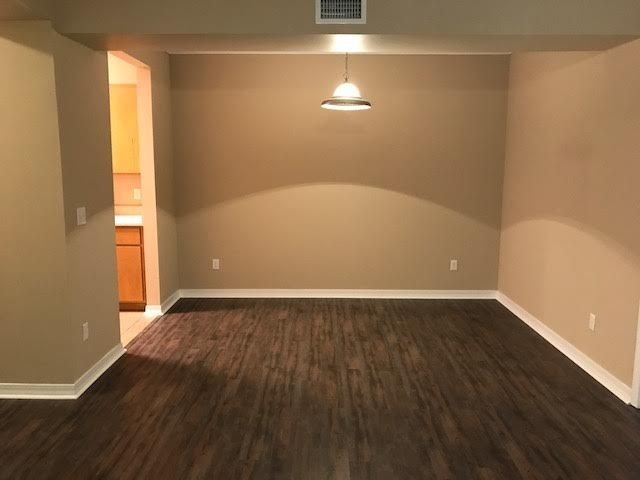Building Photo - Great 2 Bedroom Unit at Creets Crossing