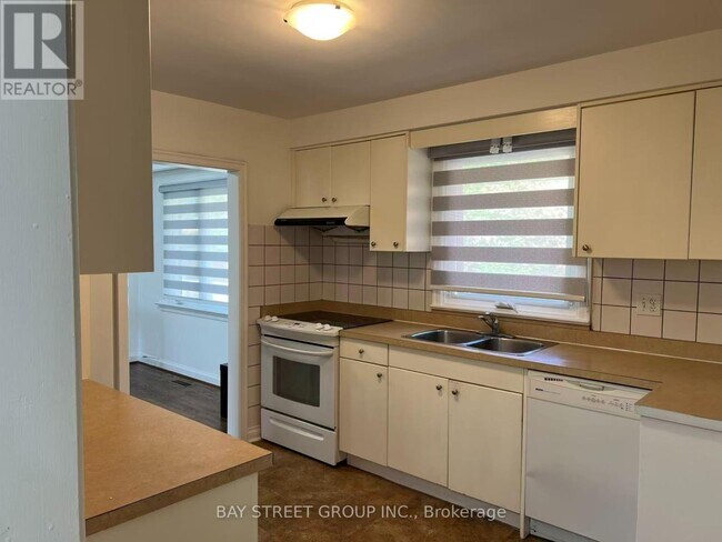 Building Photo - 29 Harnish Crescent