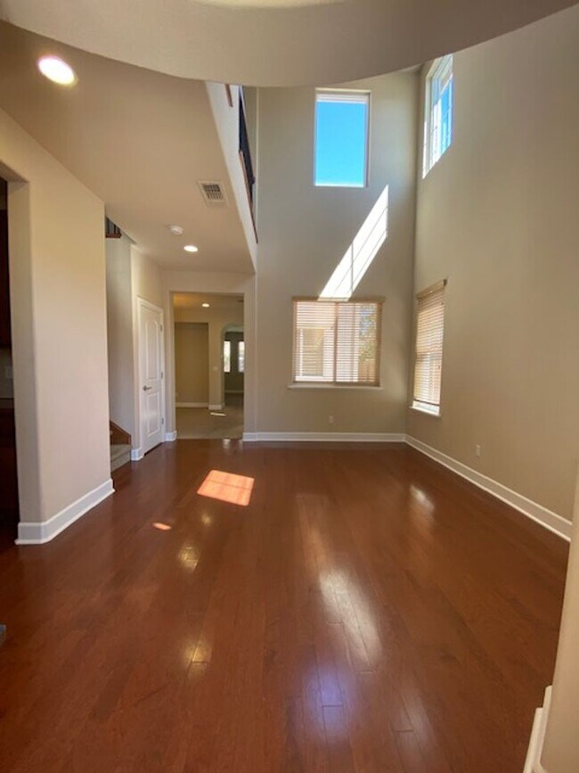 Foto del edificio - COMING SOON! Beautiful 5 bedroom Home in Lincoln Crossing Village!