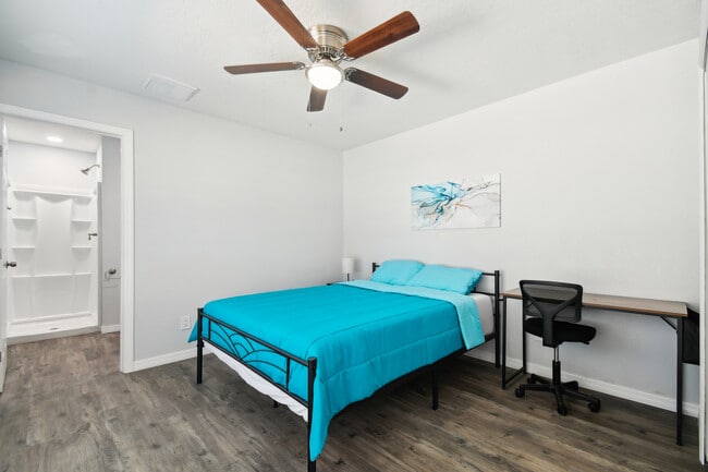 Foto del edificio - 1051 Dogwood Dr