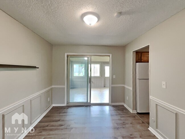 Building Photo - 6659 Rosetree Dr