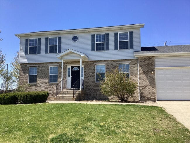 Building Photo - 1305 Bassett Dr