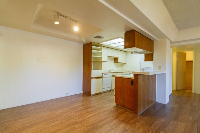 Foto del edificio - Come Check Out this Class 2BED, 2BATH CONDO