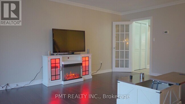 Photo du bâtiment - 60 The Queensway