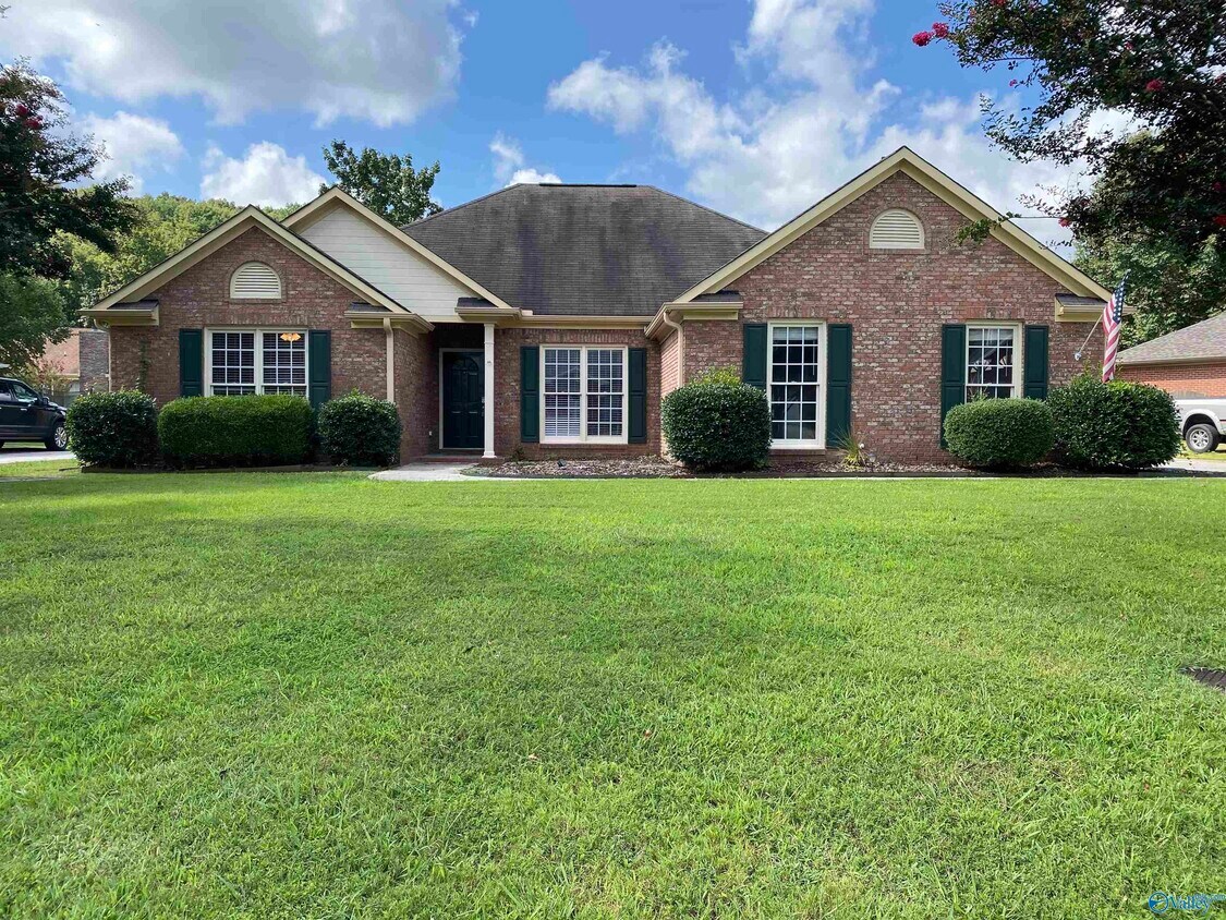 2813 Willowick Tr SE, Owens Cross Roads, AL 35763 House Rental in