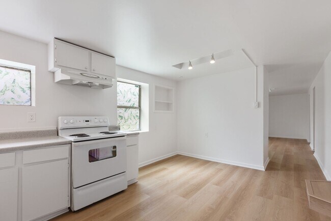 Building Photo - 34th Ave 1414/1416/1418
