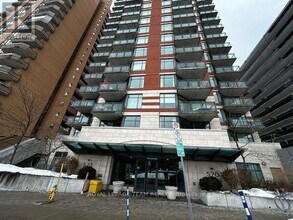Building Photo - 570 Laurier Ave W