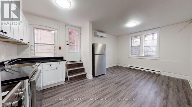 Photo du bâtiment - 1065 Bathurst St