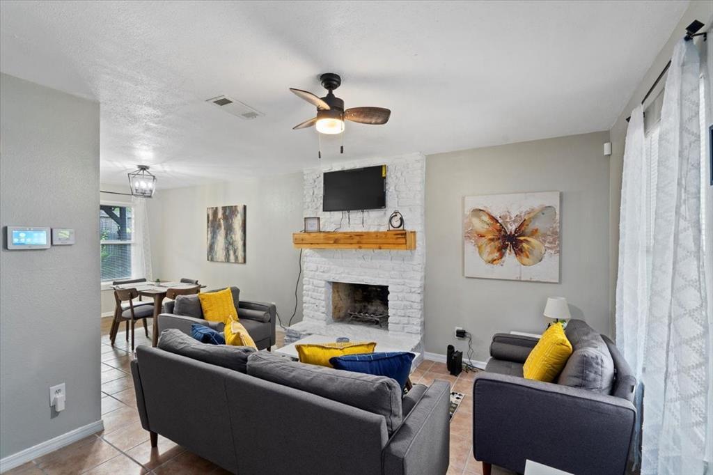 Primary Photo - 200 Laurel Dr