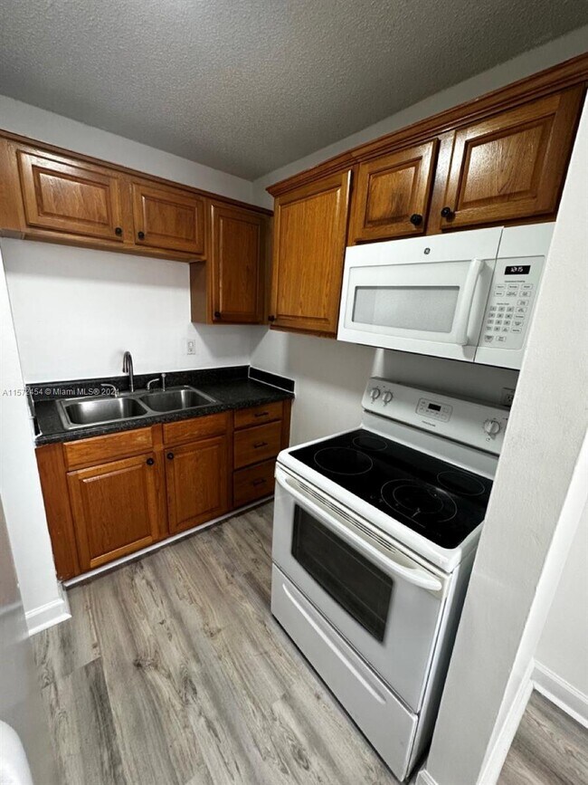Foto del edificio - 7279 W 24th Ave