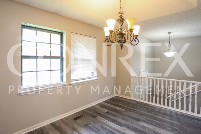 Building Photo - Stunning 3 Bedroom with Covered Back Patio!
