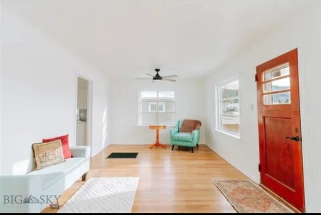 Foto del edificio - 2025 Grand Ave