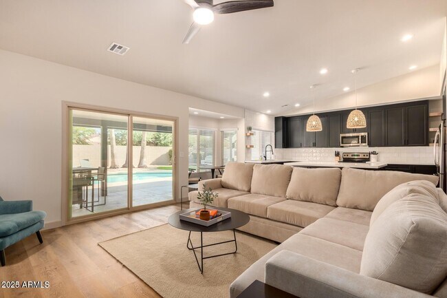 Foto del edificio - 15805 N 60th Way