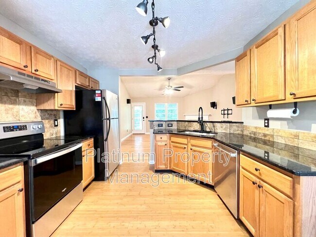 Building Photo - 1417 Elliotts Ln
