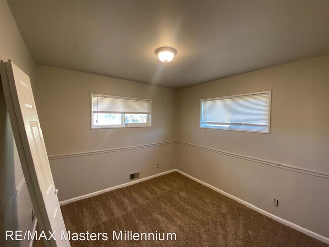 Foto del edificio - 5 br, 2 bath House - 1390 Quentin St