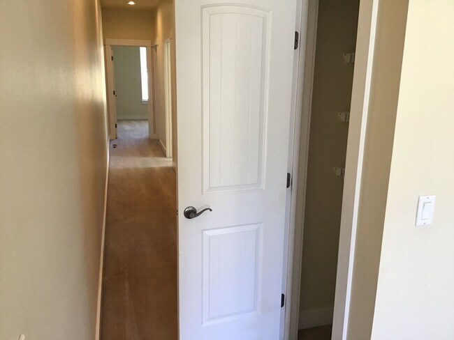 Building Photo - ra1052