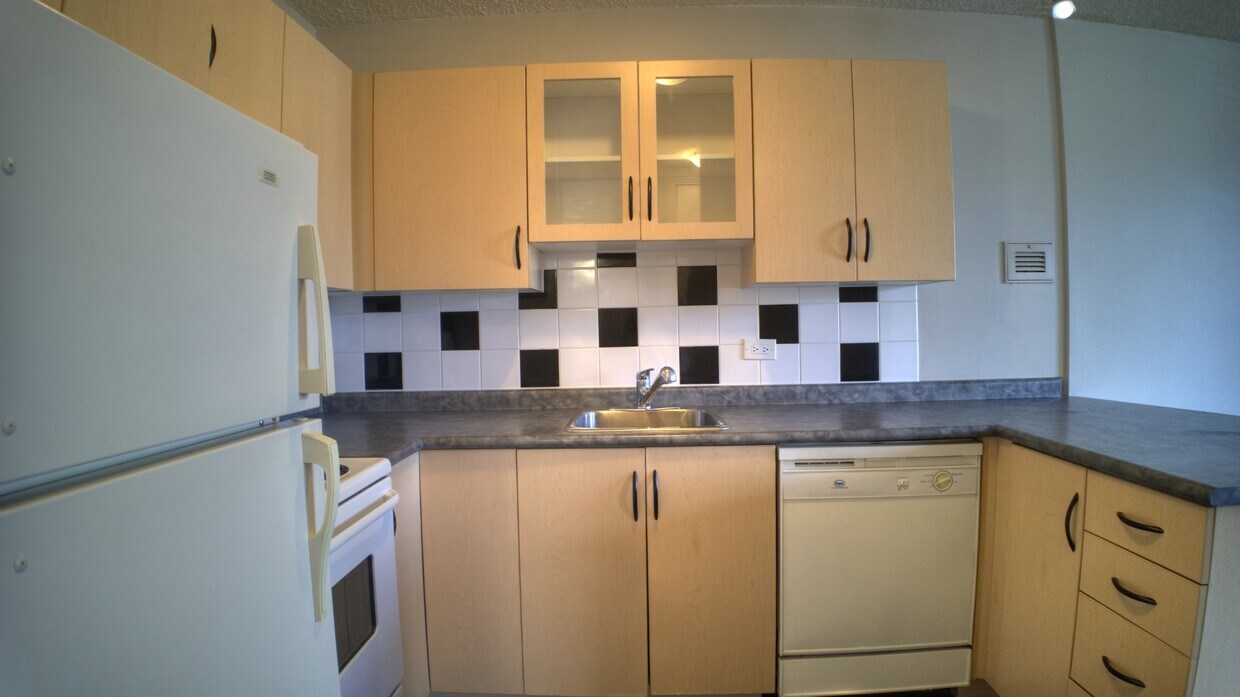 Photo principale - 11147 Whyte Ave NW