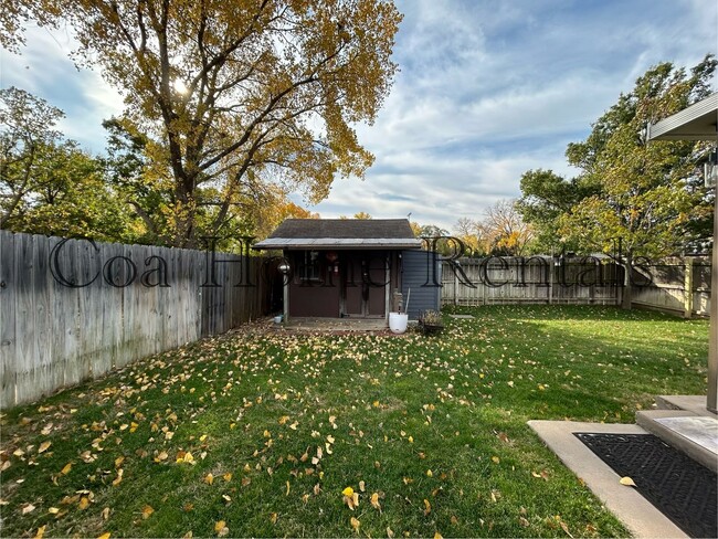 Foto del edificio - Duplex in Willowesque neighborhood