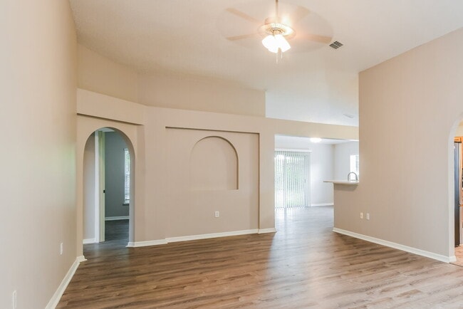 Building Photo - 1117 Windy Bluff Dr